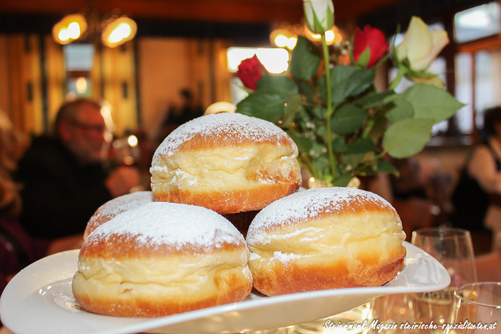 Faschingskrapfen Krapfen mit Marmelade gefüllt - Süßspeisen - Rezepte ...