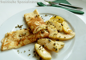 Rezeptbild: Süß gefüllte Palatschinken Rezeptbild: Süß gefüllte Palatschinken