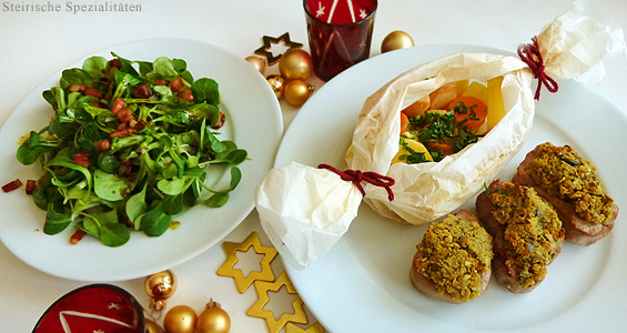 Medaillons mit Kürbiskernkruste an Erdäpfel-Gemüsepäckchen und Vogerlsalat Medaillons mit Kürbiskernkruste an Erdäpfel-Gemüsepäckchen