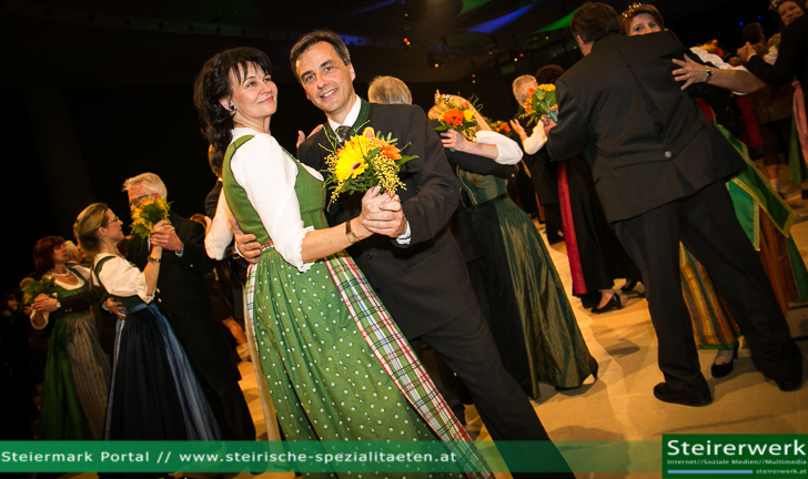 Grazer Bürgermeister Siegfried Nagl mit Ehefrau Andrea beim Tanz Graz Bürgermeister Nagl Bauernbundball