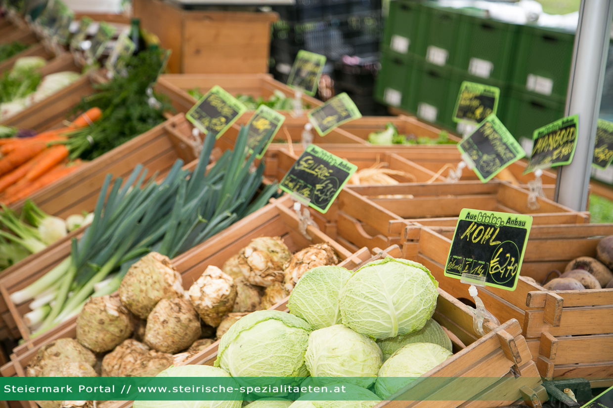 Bauernmarkt mit biologisch erzeugten Lebensmittel bauernmarkt bio