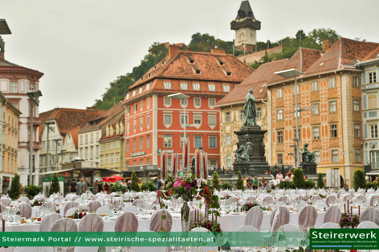 lange tafel genusshauptstadt graz uhrturm