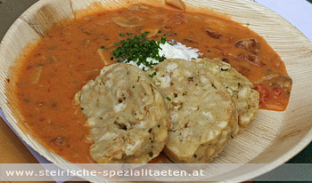 Schwammerlsauce mit Semmelknödel Schwammerlsauce mit Semmelknödel
