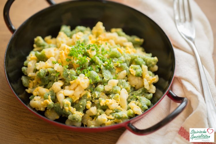 Gemischte Spätzle mit Ei & Spinat