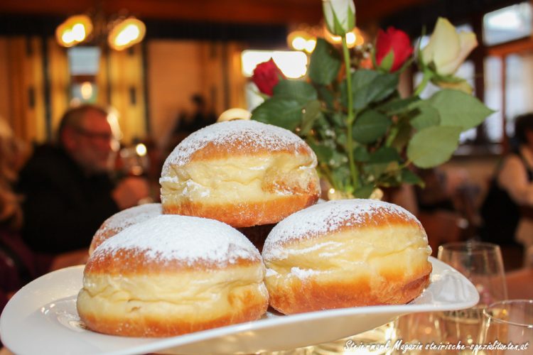 Faschingskrapfen: mit Marmelade gefüllte Krapfen - Rezept (+Video)