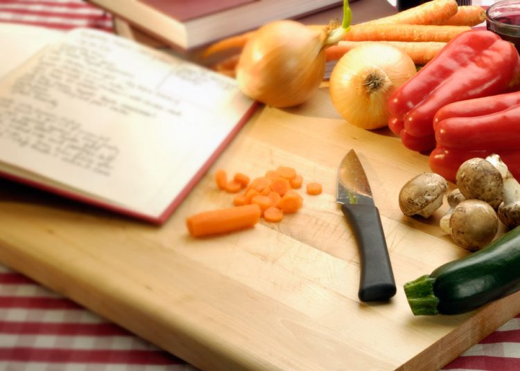 Joghurtdressing » Schnelles Rezept für ein leichtes Salatdressing