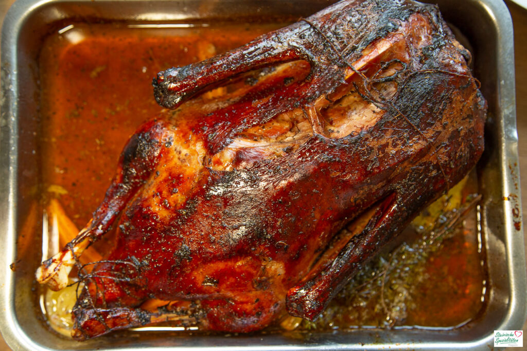 Gebratene Gans - Martinigansl knusprig aus dem Ofen - Rezept