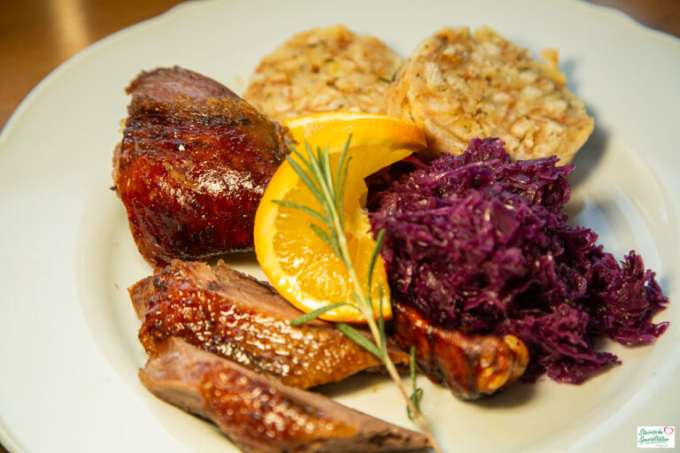 Gebratene Gans - Martinigansl knusprig aus dem Ofen - Rezept Gebratene Gans - Martinigansl knusprig aus dem Ofen - Rezept