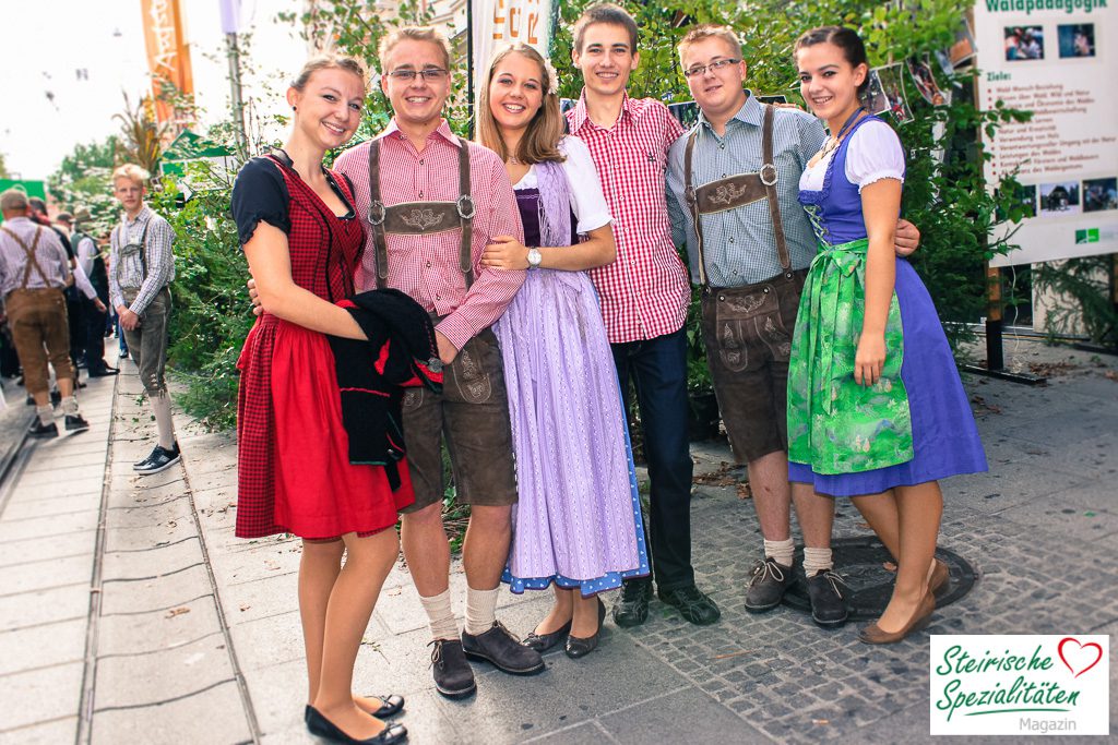Mit Dirndl und Lederhose zum Aufsteirern nach Graz Dirndl Lederhose Aufsteirern