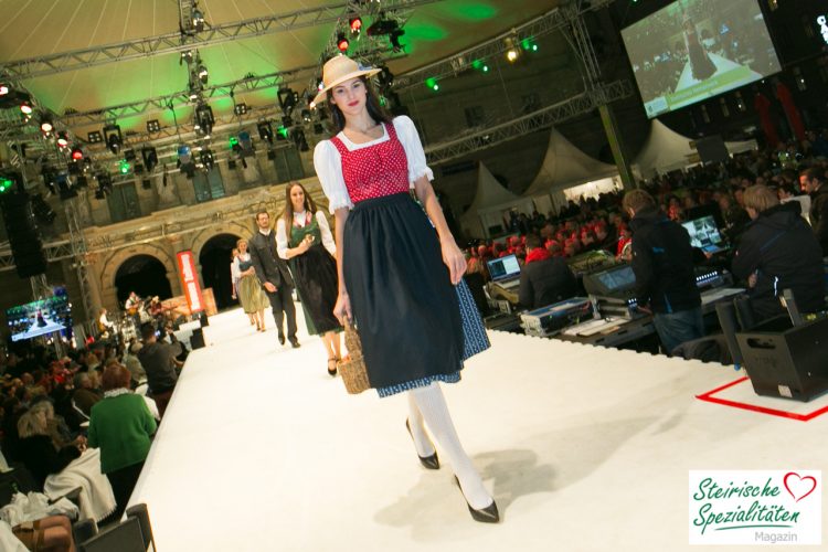 Pracht der Tracht Dirndl Heimatwerk