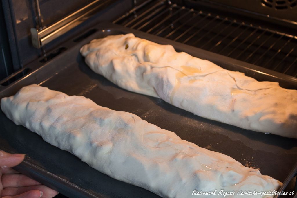 Apple strudel oven