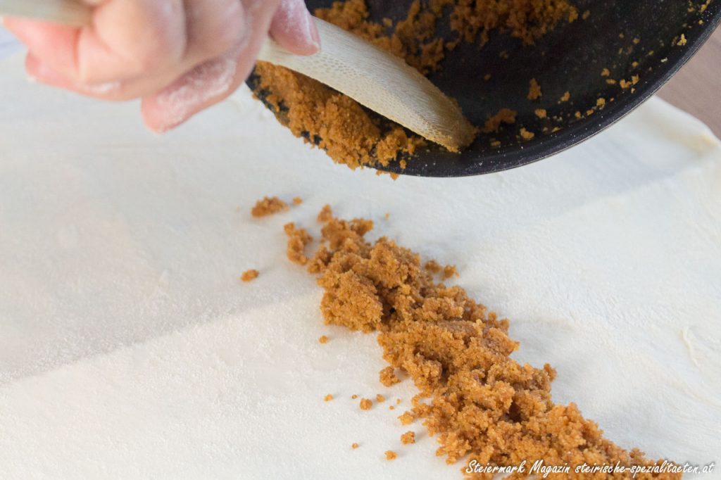 Crumbly apple strudel dough