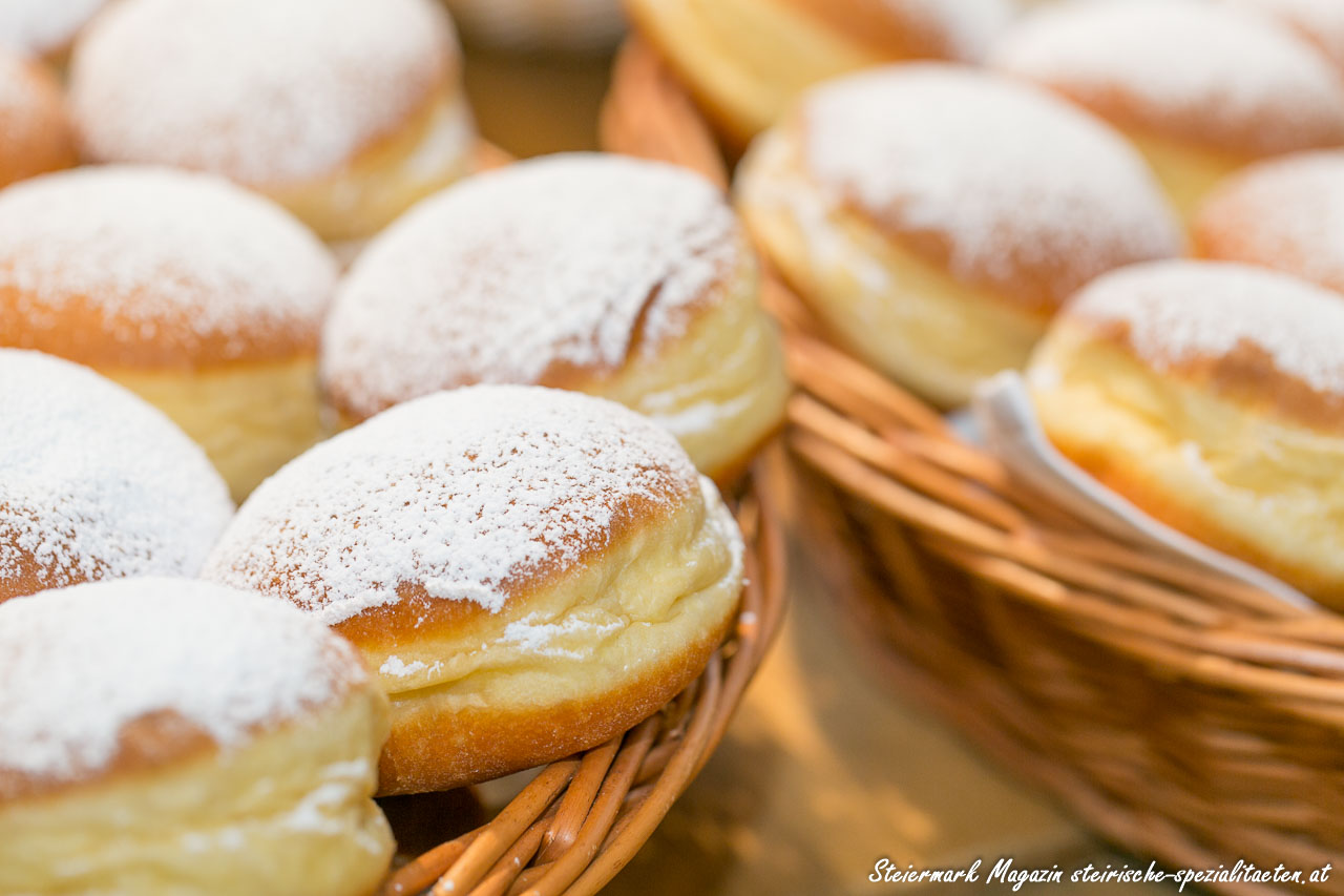 Mit Marmelade gefüllte Krapfen