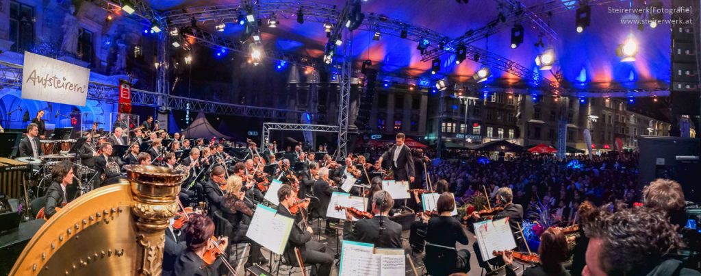 Grazer Philharmonische Orchester mit Conchita