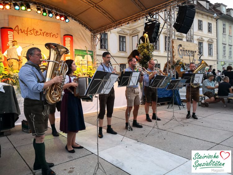 Volxmusik am Karmeliterplatz