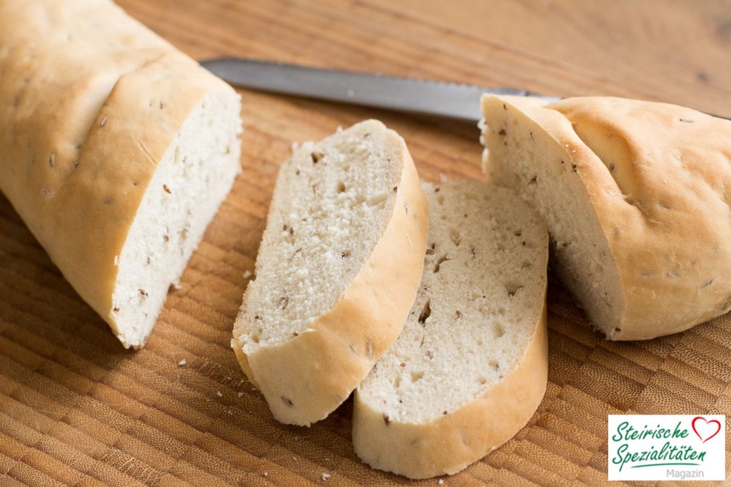 Gulaschbrot mit Kümmel