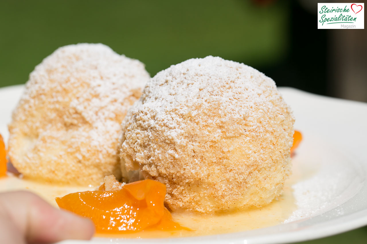 Süße Marillenknödel mit Brandteig - So einfach sind sie gemacht!