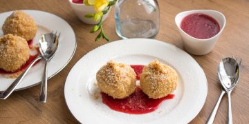 Topfenknödel Rezept mit Erdbeermus