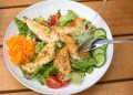 Salat mit Hühnerstreifen Rezept