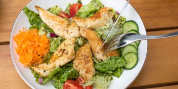 Salat mit Hühnerstreifen Rezept
