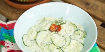 Gurkensalat mit Sauerrahm