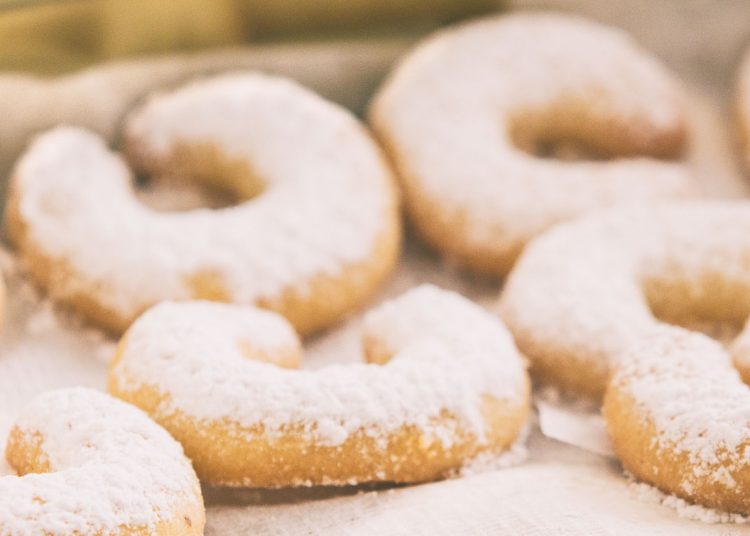 Vanillekipferl Rezept mit Nüssen - Mamas Weihnachtsklassiker Vanillekipferl Rezept mit Nüssen - Mamas Weihnachtsklassiker