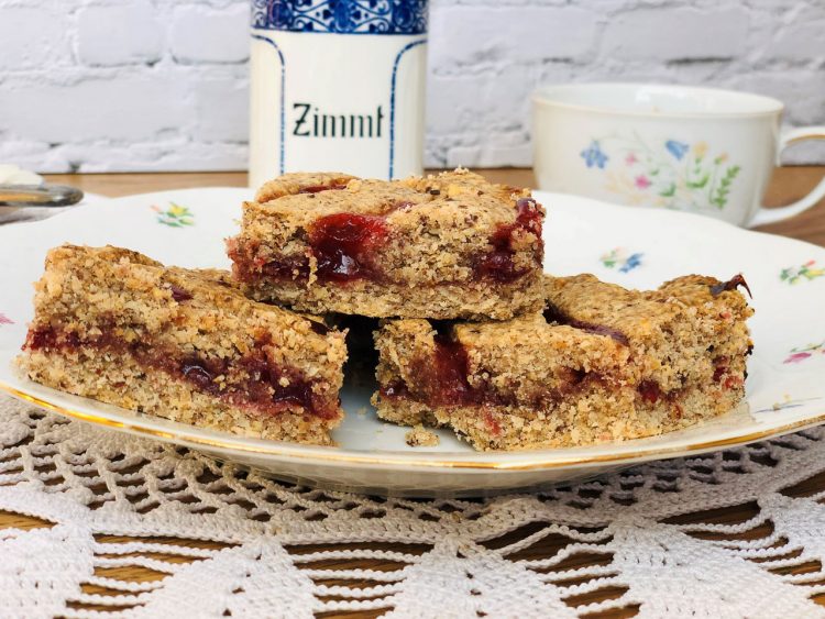 Linzer Mürbteig gefüllt mit Ribiselmarmelade