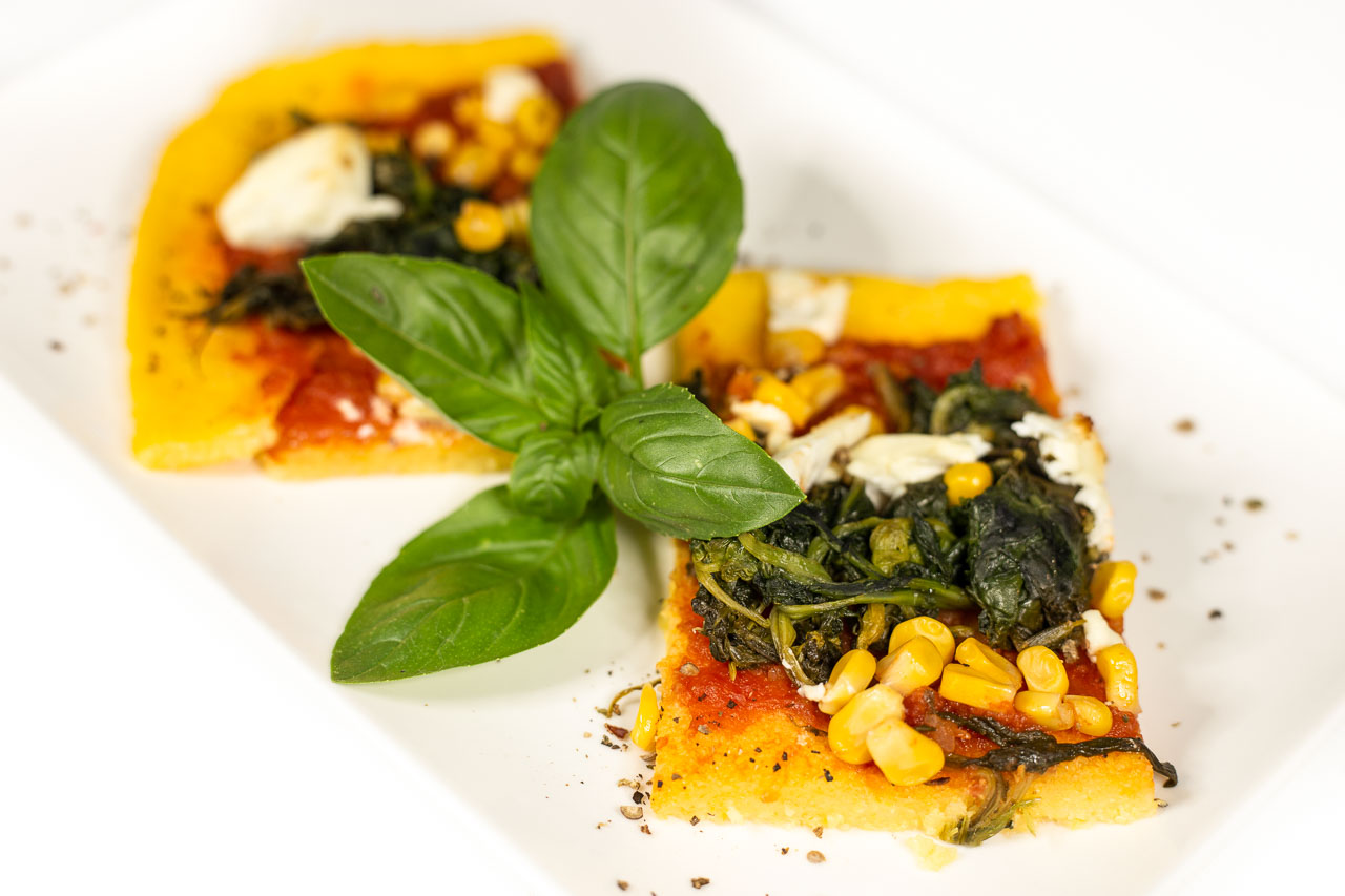 Polenta Pizza - Das einfache Rezept mit viel Gemüse