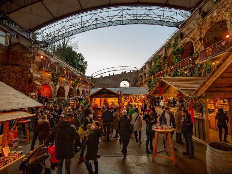 Aufsteirern Weihnachtsmarkt Kasematten Schloßberg