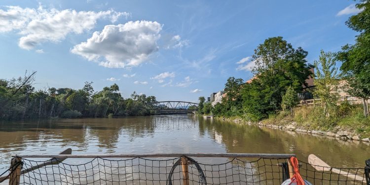 Entschleunigte Floßfahrt auf der Mur in Graz