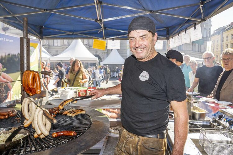 Gegrillte Biowürstel am Biofest