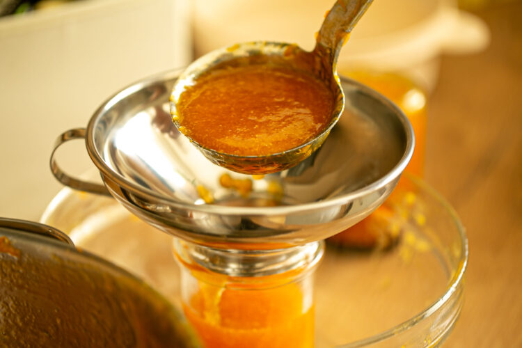 Marmelade abfüllen